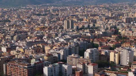 Palermo,-Capital-De-Sicilia,-Italia---Vista-Aérea-Estrecha