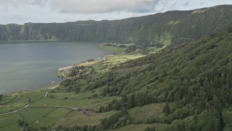 Vulkansee-Lagoa-Azul,-Insel-Sao-Miguel,-Portugiesischer-Azoren-Archipel,-Portugal