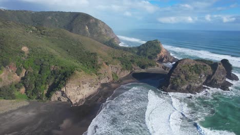 Tasman-Lookout-Und-Taitomo-Rock-An-Der-Westküste-Von-Auckland-In-Piha,-Neuseeland