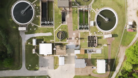 Collierville-wastewater-treatment-plant-in-tennessee,-showcasing-facility-layout-and-surrounding-greenery,-aerial-view