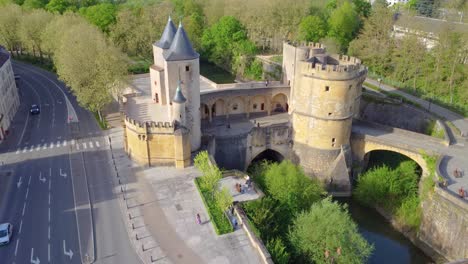 Deutsches-Tor,-Luftaufnahme-Von-Oben-Zur-Flussüberquerung