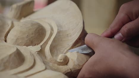 Sculpting-Wood-With-Carving-Knife