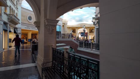 POV-Spaziergang-Entlang-Der-Geschäfte-Am-Canale-Grande-Im-Venetian-Resort