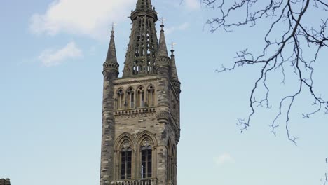 Enge-Glasgow-University-Tower-Spur-Von-Rechts-Nach-Links-Natur-Vordergrund