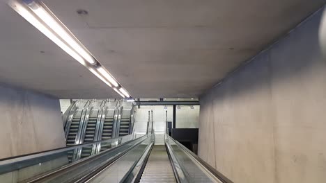 Rákóczi-square-metro-station-in-Budapest,-Hungary