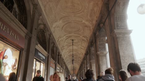 Crowd-Of-People-Walking-On-Arcade-Of-Procuratie-Nuove-At-Saint-Mark's-Square-In-Venice,-Italy