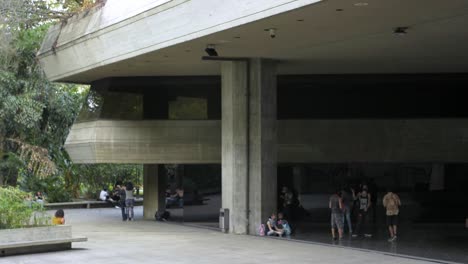 Jóvenes-Practicando-Malabares-Y-Otras-Actividades-En-El-Teatro-Teresa-Carreño.