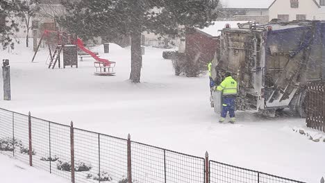 bin-men-collecting-rubbish-on-a-cold-Winters-day