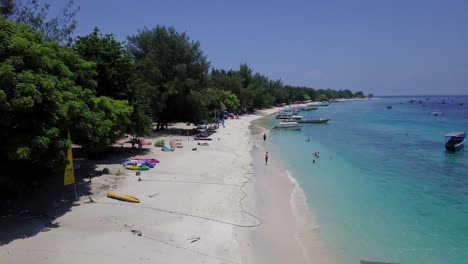 Niedrige-Luftaufnahme-über-Einem-Strand-Von-Gili-Trawangan-Auf-Bali,-Indonesien