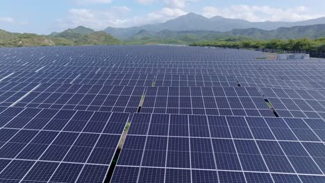 Sistema-Fotovoltaico-Masivo-En-Granja-Solar-En-Bani,-Peravia