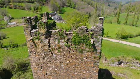 Vista-Aérea-De-Las-Ruinas-De-La-Torre-De-Torres-En-Lugo,-España.