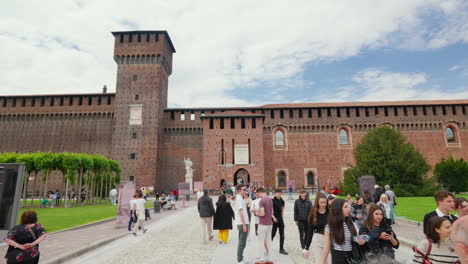 Tourists-exploring-historical-Sforza-Castle-in-Milan,-Italy