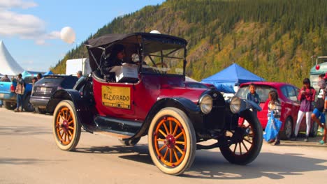 Vintage-Steam-Powered-car-in-a-Parade-in-white-Dawson-city-Canada