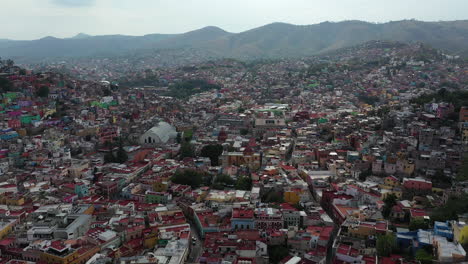 Blick-Von-Einer-Drohne-Auf-Die-Stadt-Guanajuato