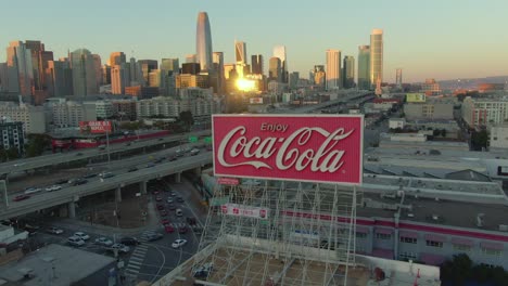 Cartel-Histórico-De-Coca-Cola-De-San-Francisco-Con-Torre-Salesforce
