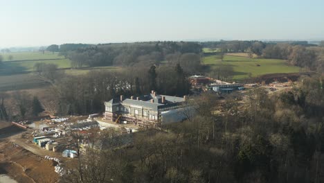 Vista-Aérea-De-Las-Obras-De-Construcción-De-Ravenswick-Hall-A-Punto-De-Finalizar