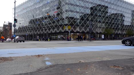 Peaceful-traffic-with-cyclists-at-major-intersection-in-capital-city,-pan