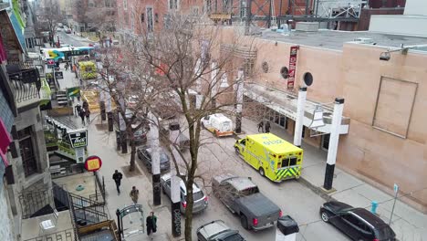 Coches-Y-Personas-En-Primavera-En-Ocupado-El-St