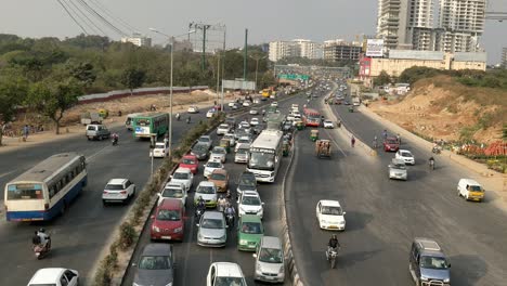 Stadtverkehrsfluss-In-Der-Nähe-Von-Hebbal-Bangalore-Indien-Am-16.-Juli-2019