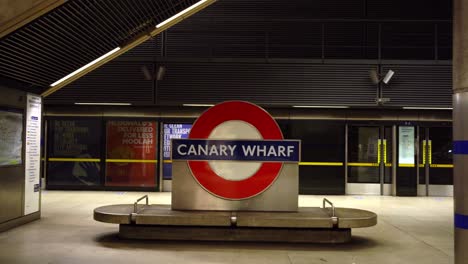 Canary-Wharf-Underground-Station,-subway,-London,-England,-wide-shot