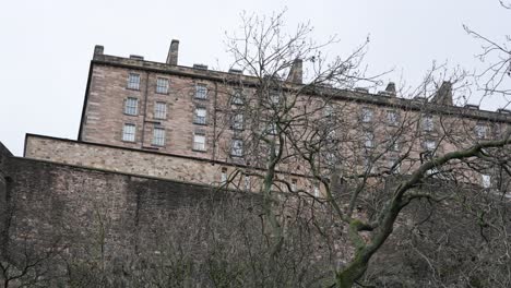 Seitenansicht-Edinburgh-Castle-Bewölkt-Wintertag-Breit-Statisch