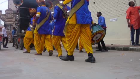 Menschen-Tanzen-In-Visarjan-Beim-Ganesh-Fest-In-Indien