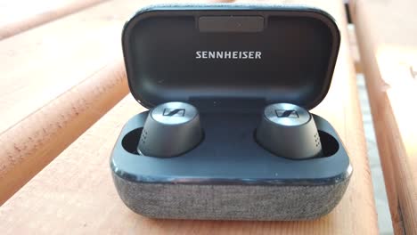 Sennheiser-Momentum-True-Wireless-2