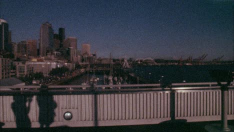 Alter-Abgelaufener-Vintage-Film-Mit-Schatten-Und-Blick-Auf-Die-Skyline-Von-Seattle