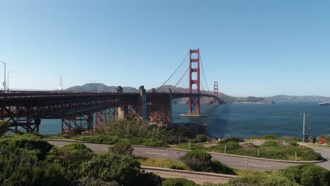 Famoso-Puente-Golden-Gate-Desde-El-Mirador-Sur-Con-Cielos-Azules-En-San-Francisco,-California,-Estados-Unidos