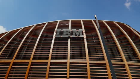 Modern-architecture-with-IBM-logo-in-Milan,-Italy