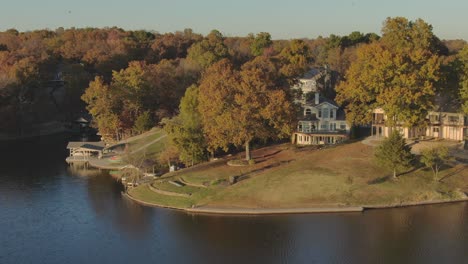 Low-altitude-aerial-view-of-homes-along-lake-shore-complete-with-boat-docks