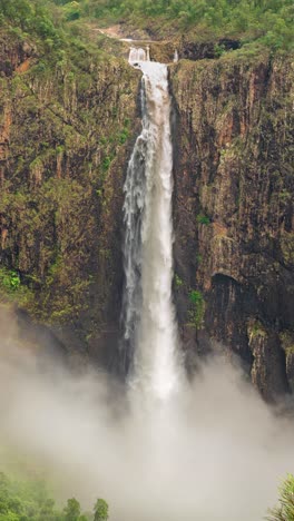 Vertical-4k-Time-Lapse,-Wallaman-Falls,-Natural-Landmark-of-Queensland,-Australia,-Girringun-National-Park