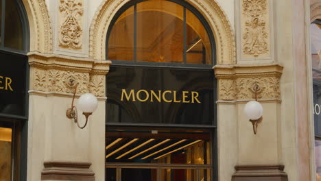 Moncler-Shop-In-Mailand,-Italien
