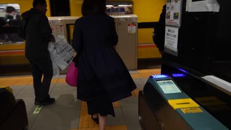 Entrance-to-the-railway-station-through-the-turnstile,-Tokyo,-Japan