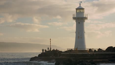 Amanecer-En-El-Puerto-De-Wollongong,-Nueva-Gales-Del-Sur,-Australia