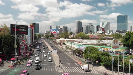 Enthüllen-Sie-Eine-Aufnahme-Der-Skyline-Von-Mexiko-Stadt