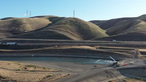 California-Aqueduct-Und-Autobahn-5---Central-Valley