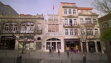 Oporto---Portugal---18-De-Marzo-De-2020:-Famoso-Sitio-Turístico-De-La-Librería-Lello-Vacío-Durante-El-Coronavirus---Pandemia-De-Covid19-Y-Cierre-De-Cuarentena