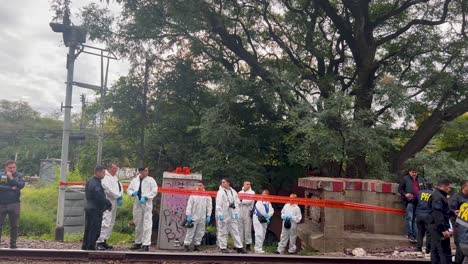 Rettungskräfte-Am-Standort-Des-Zugunglücks-Bei-Buenos-Aires,-Nahaufnahme