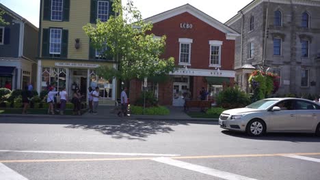 Driving-through-Queen-street-of-Niagara-on-the-Lake-on-busy-sunny-day