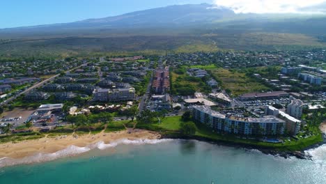 Flying-low-along-the-coast-of-Kihei,-Hawaii-on-a-sunny-day,-dolly-forward