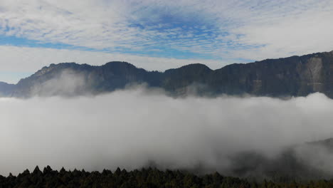 Alisan-In-Taiwan-In-Den-Wolken
