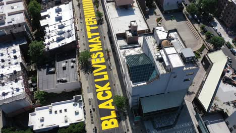 Un-Disparo-Con-Dron-Sobre-El-Primer-Mural-Callejero-De-Black-Lives-Matter-En-Nueva-York