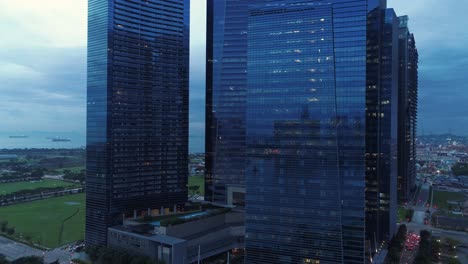 Tall-Singapore-Skyscrapers-at-waterfront-of-Marina-Bay-during-overcast