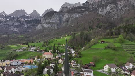 Stadt-Walenstadt-Im-Tal-In-Der-Nähe-Der-Churfirsten-Berge