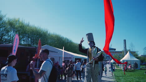 Clown-juggling-with-clubs-among-people-in-a-public-event