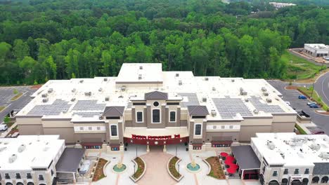 drone-flying-in-front-of-Redstone-14-cinemas-then-over-the-roof