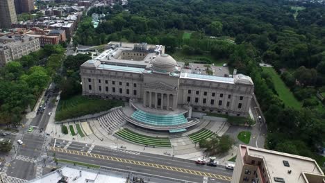 Beautiful-orbiting-aerial-view-of-the-Brooklyn-Museum-and-Prospect-Park-4K