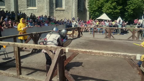 Tallin-medieval-days-knight-tournament.-Fight-with-swords