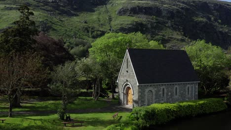 Gougane-Barra-Es-Uno-De-Los-Lugares-Más-Especiales-En-El-Oeste-De-Cork-Irlanda